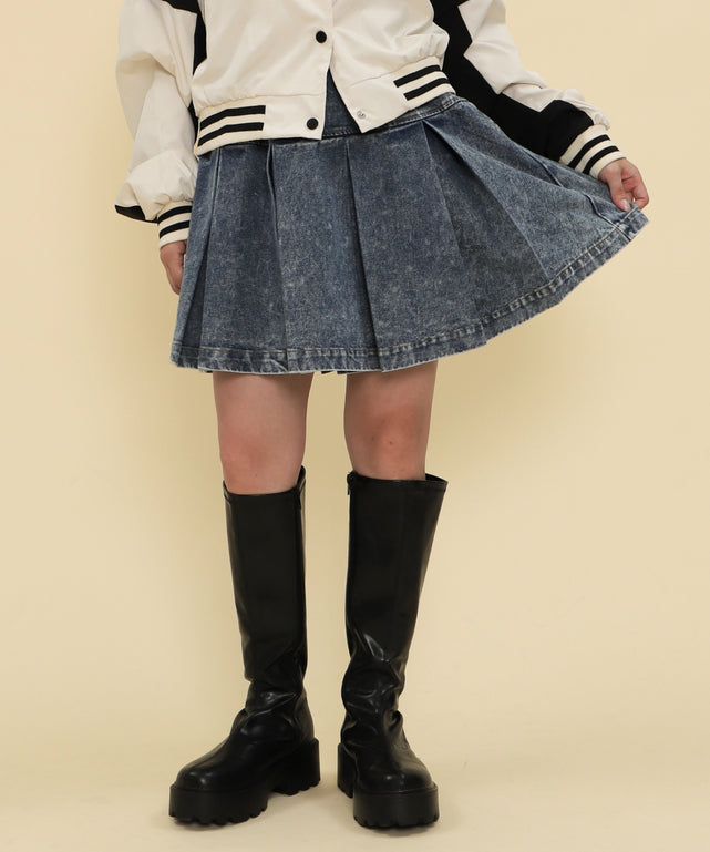 デニム淡加工 モデル：147cm F着用