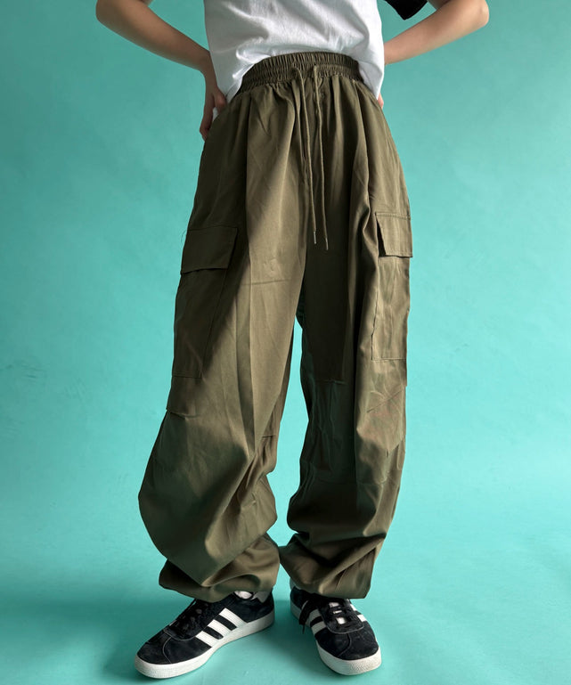 カーキ　モデル:155cm F着用