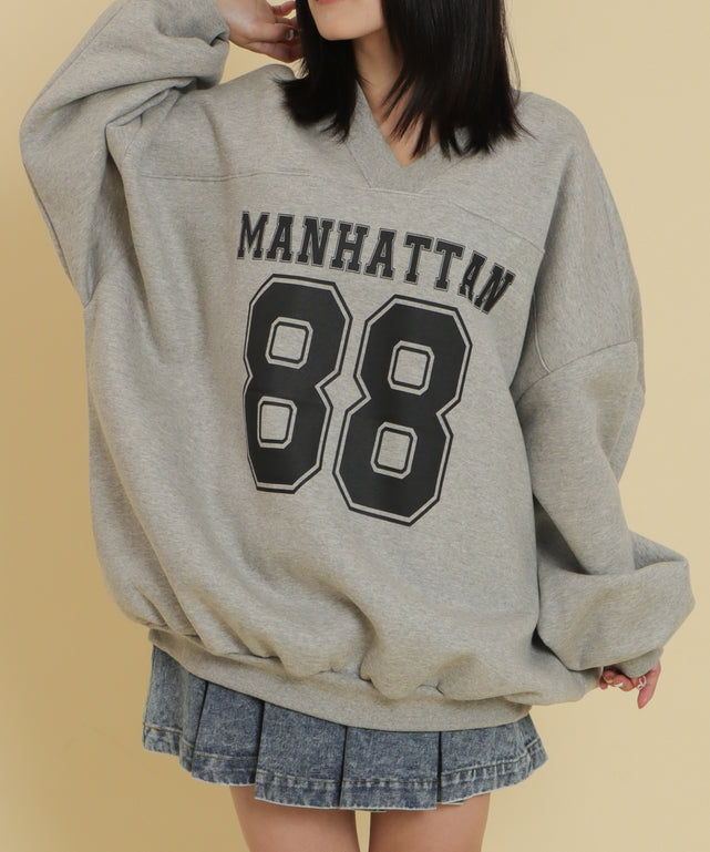 ゲームロゴビッグスウェット/杢グレー モデル：147cm F着用