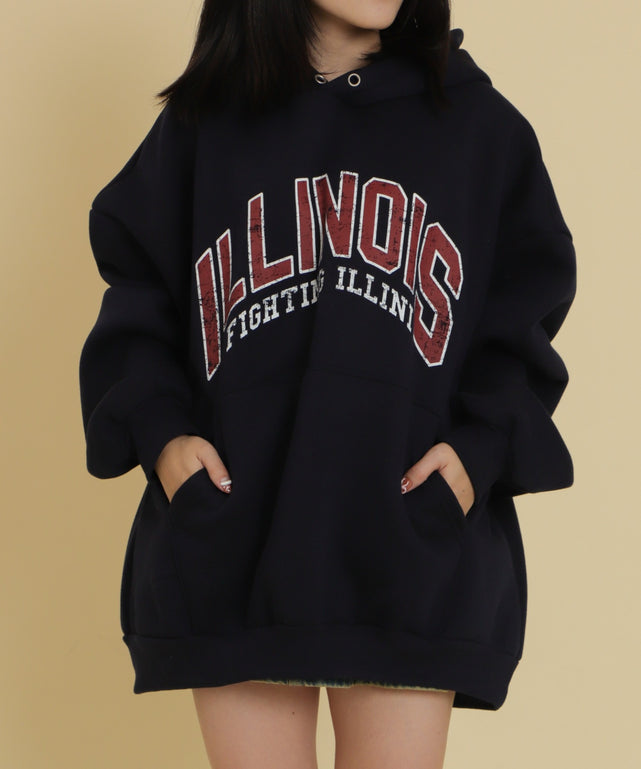 Illinoisビッグパーカー/ネイビー モデル：147cm F着用