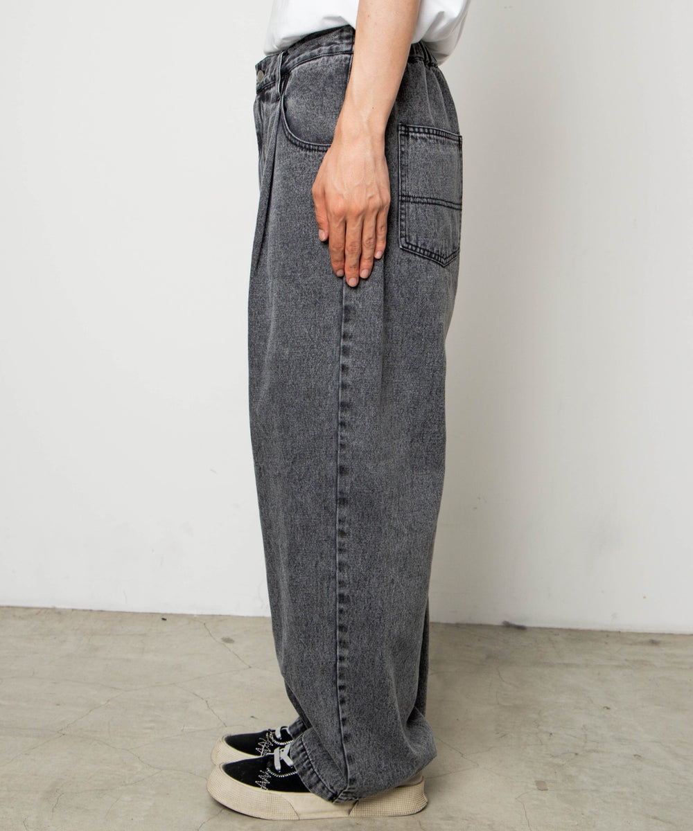 ブラック モデル：175cm M着用