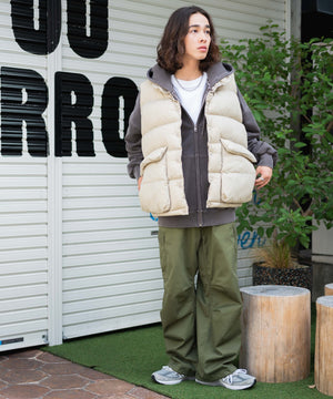 ベージュ モデル：174㎝ L着用