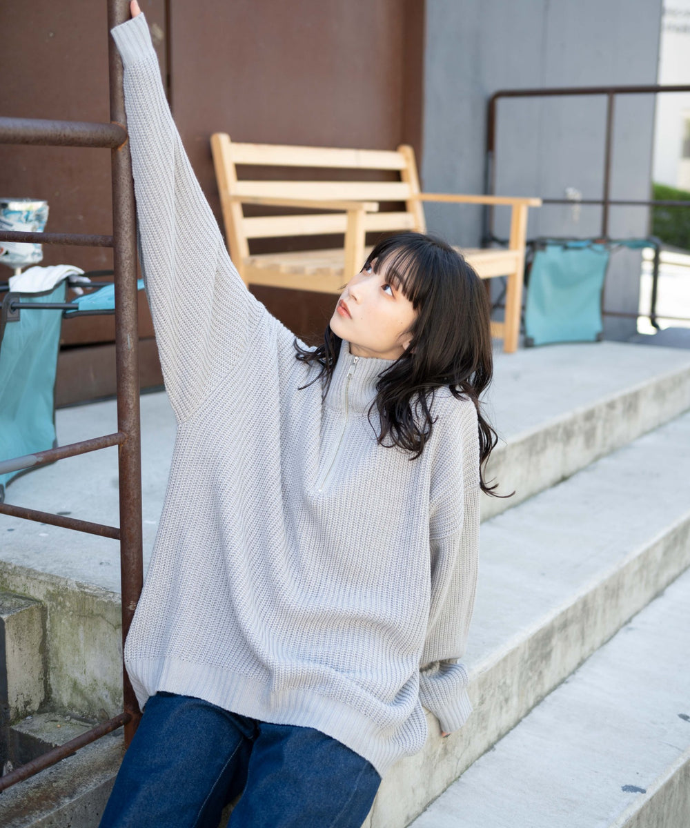 Lグレー　モデル:165cm L着用