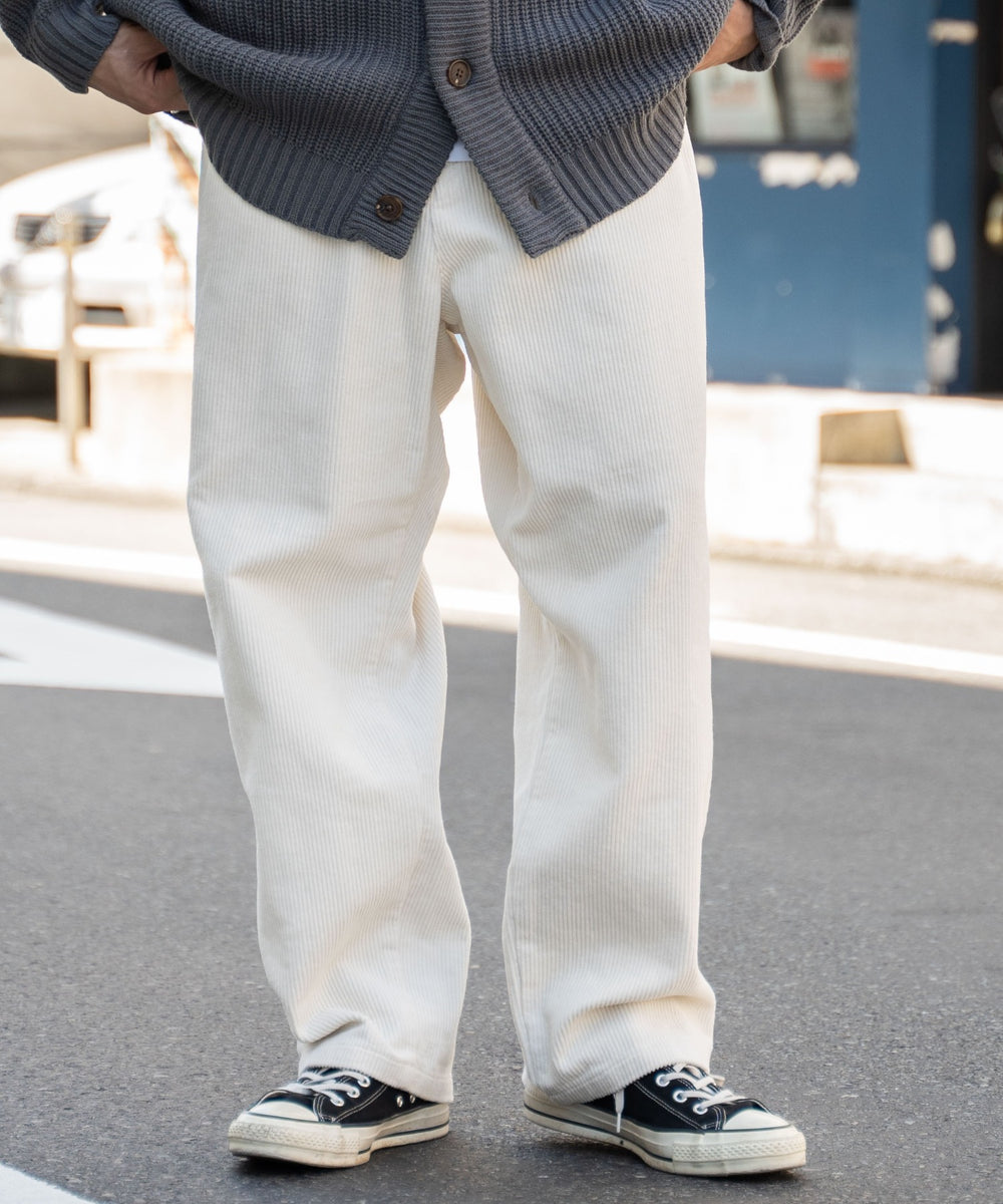 ホワイトアイボリー モデル : 175cm L着用