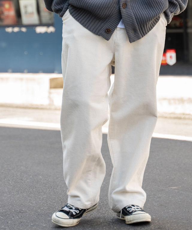 ホワイトアイボリー モデル : 175cm L着用