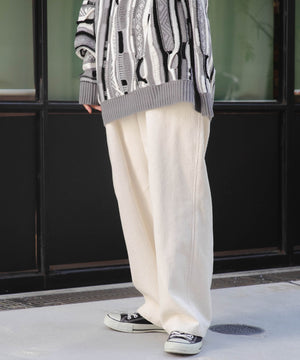 ホワイトアイボリー モデル : 157cm L着用