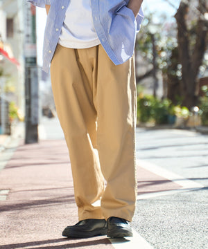 ベージュ モデル：172cm L着用