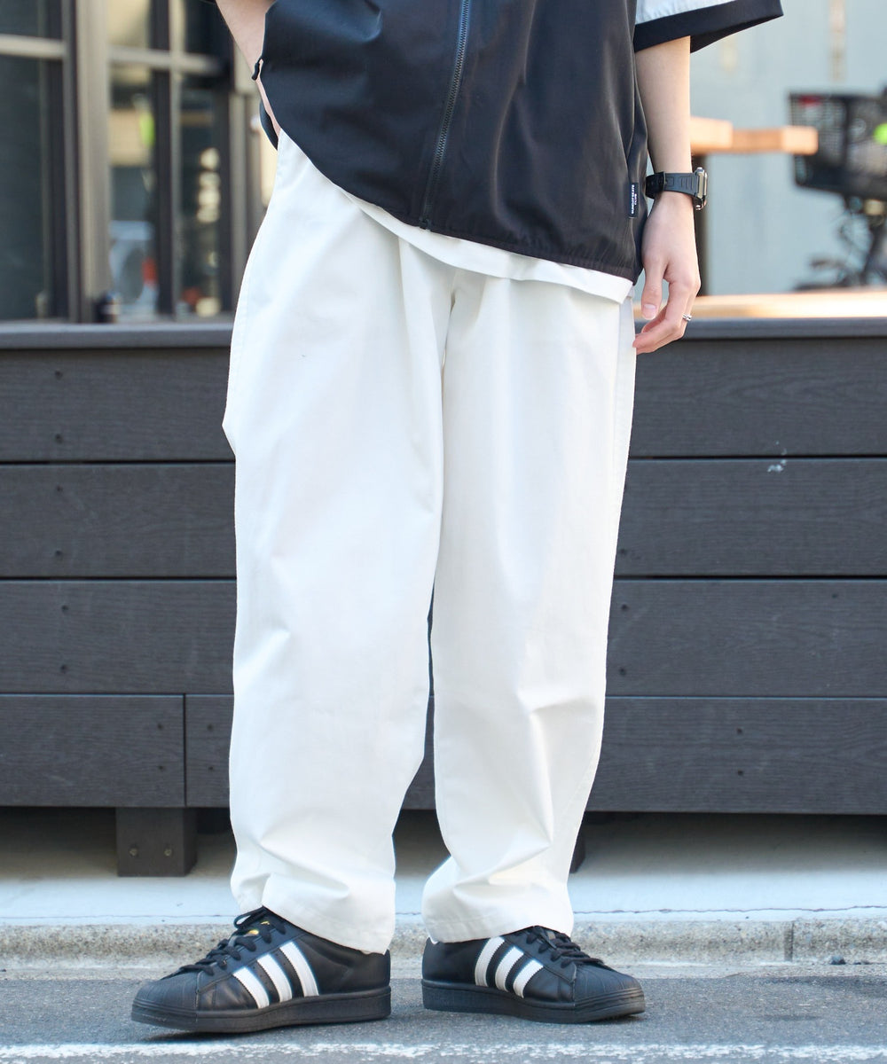 ホワイト モデル：172cm L着用