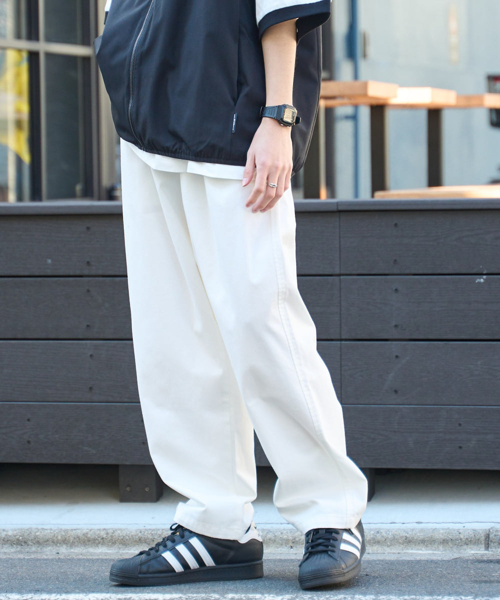 ホワイト モデル：172cm L着用