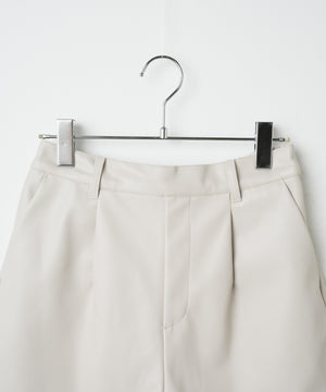 合皮タックショートパンツ