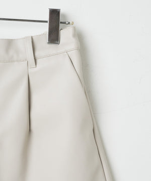 合皮タックショートパンツ