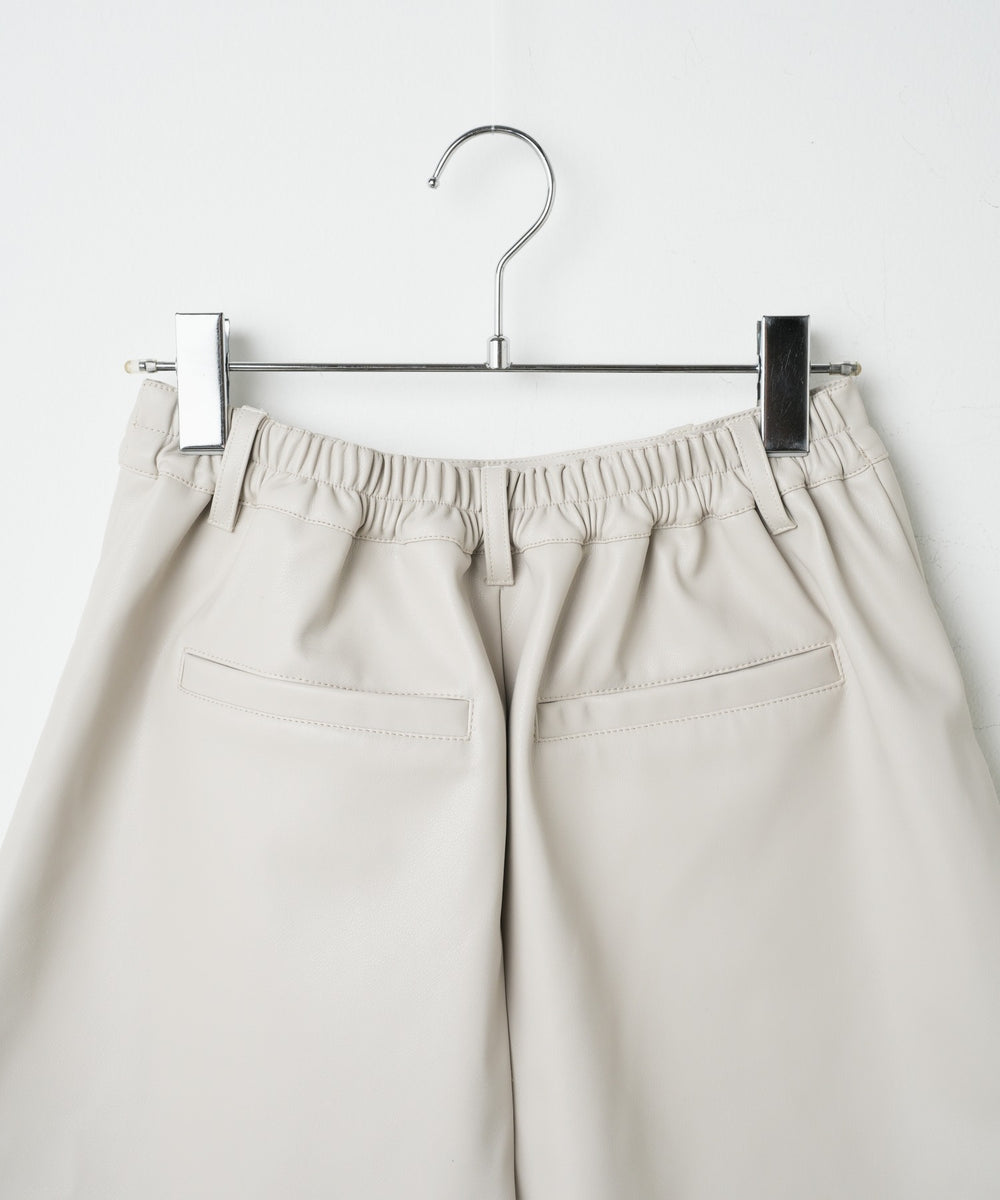 合皮タックショートパンツ