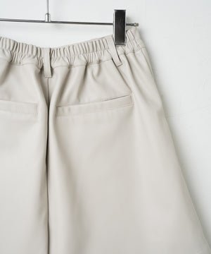 合皮タックショートパンツ