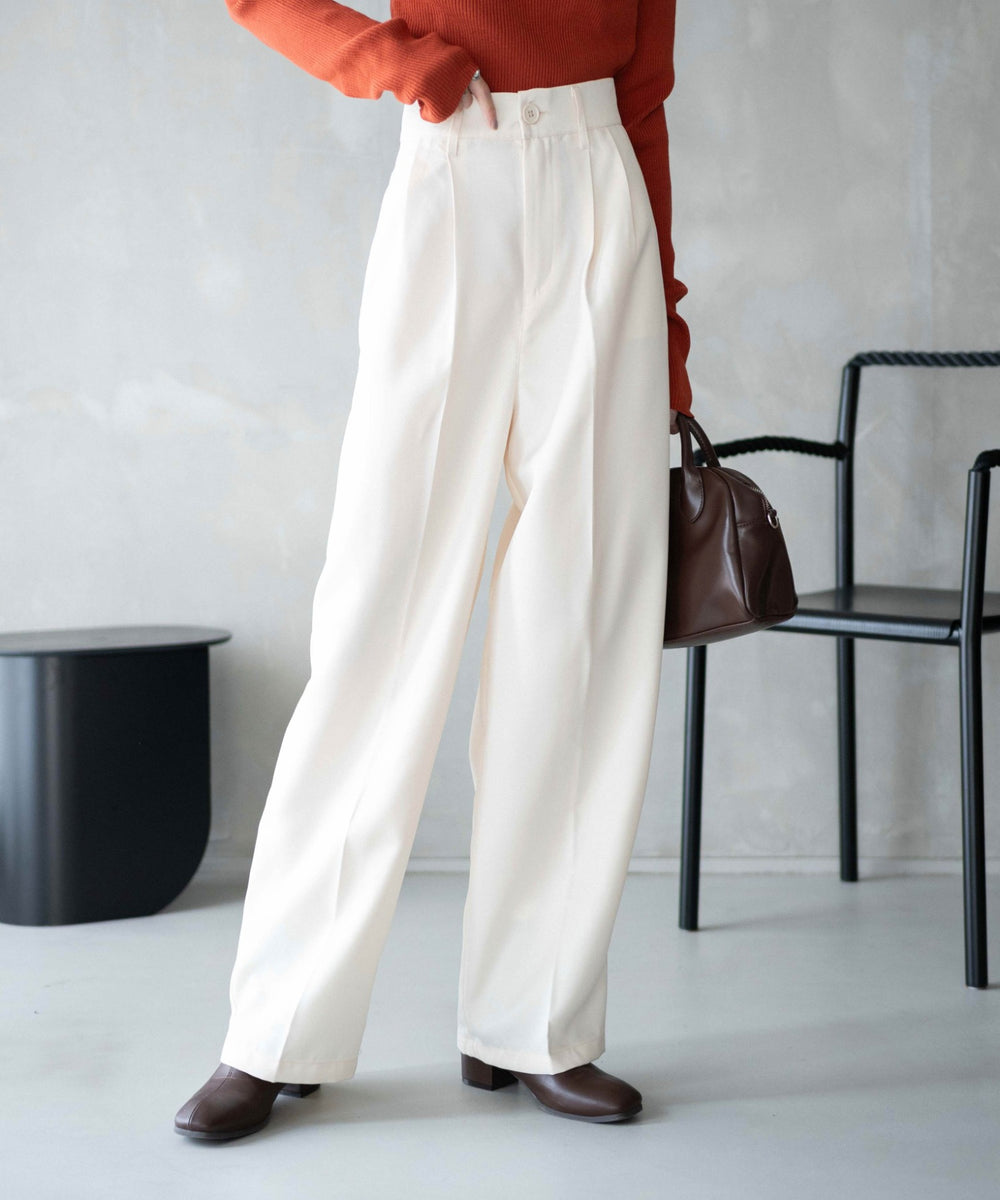 ホワイトアイボリー　モデル：161㎝ L着用