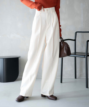 ホワイトアイボリー　モデル：161㎝ L着用