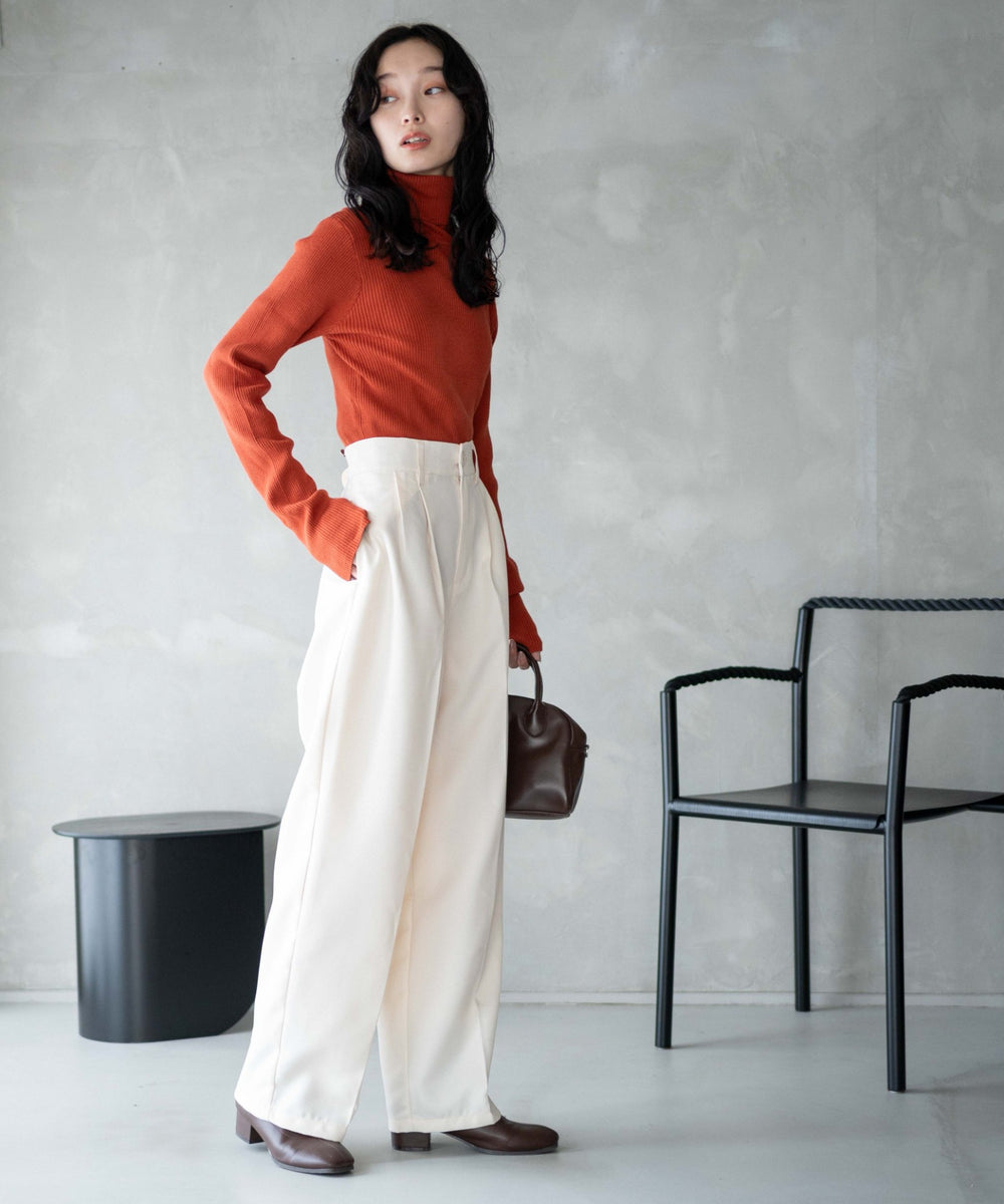 ホワイトアイボリー　モデル：161㎝ L着用