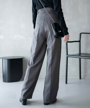 グレー　モデル：161㎝ L着用