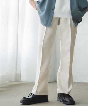 ホワイトアイボリー モデル : 175cm L着用