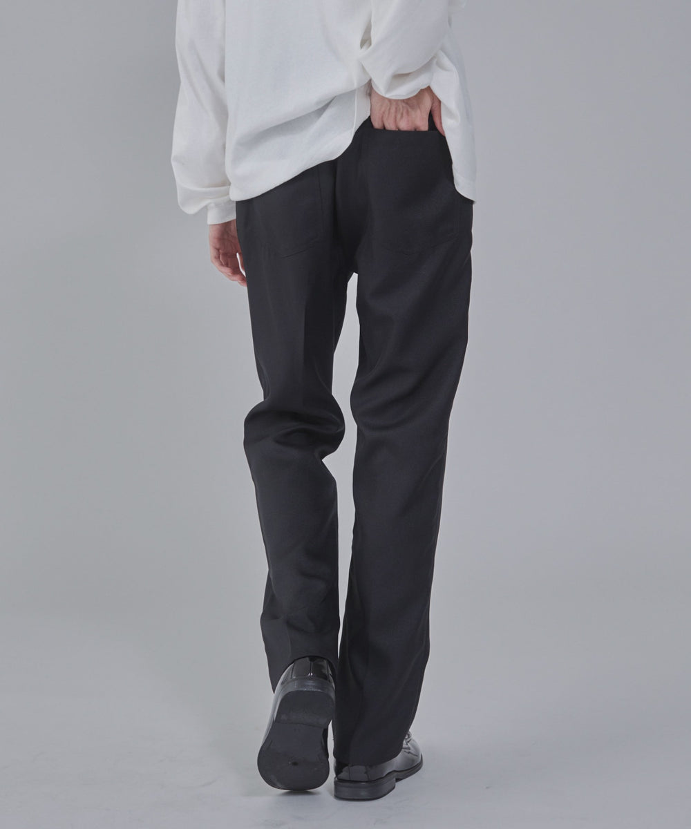 ブラック モデル：178cm L着用