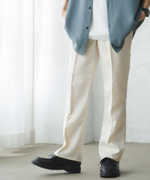 ホワイトアイボリー モデル : 175cm L着用