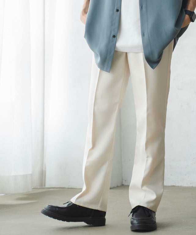 ホワイトアイボリー モデル : 175cm L着用