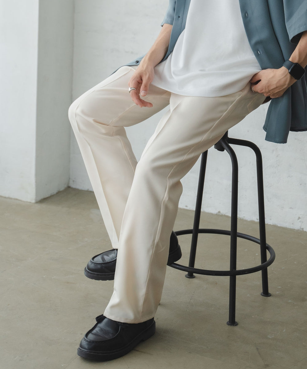 ホワイトアイボリー モデル : 175cm L着用