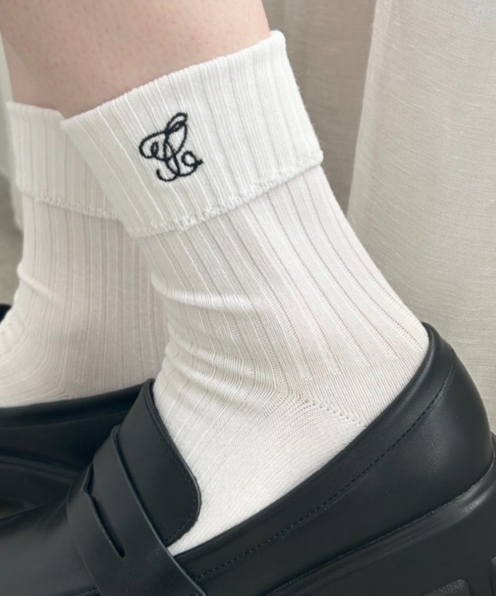 GUCCI 】ロゴ刺繍の靴下 2足セット