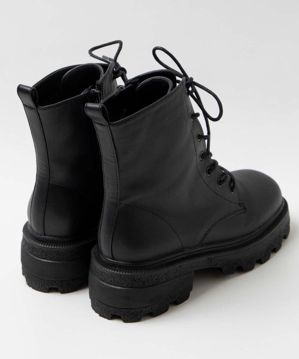 レースアップショートブーツ