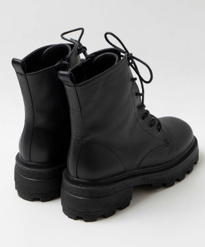レースアップショートブーツ