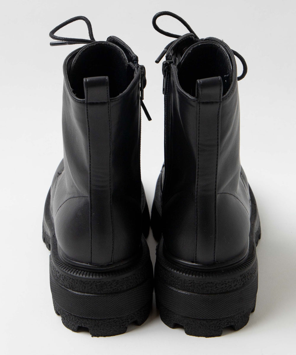 レースアップショートブーツ