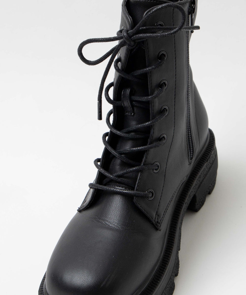 レースアップショートブーツ