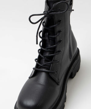 レースアップショートブーツ