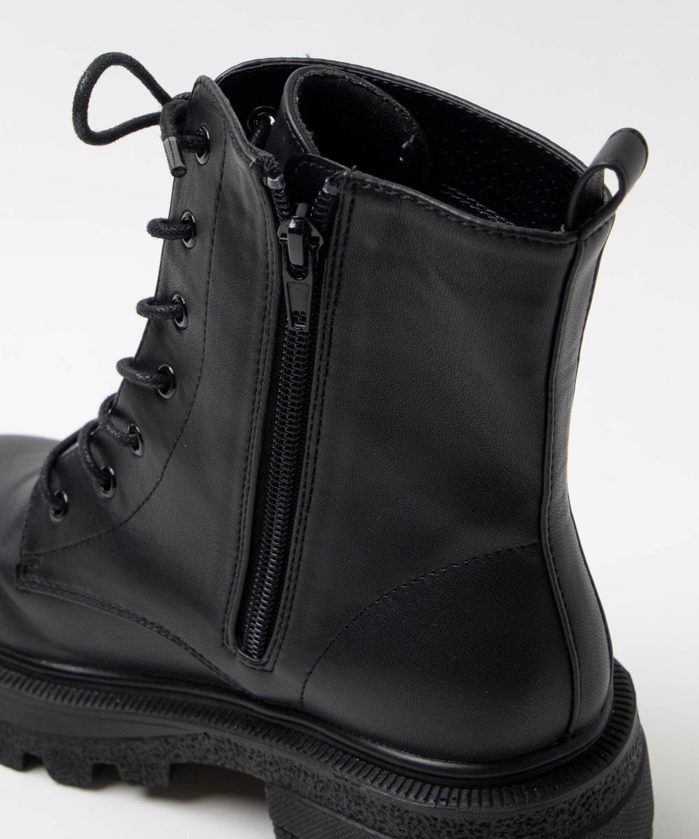 レースアップショートブーツ