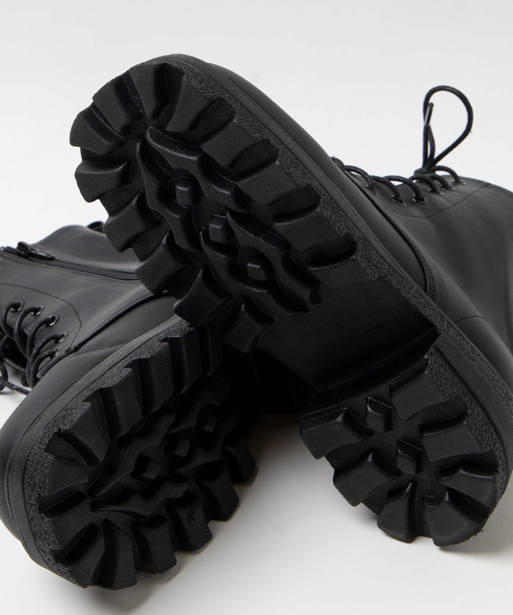レースアップショートブーツ