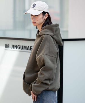 カーキ モデル：175cm L着用