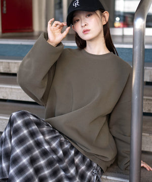 カーキ　モデル：163cm M着用