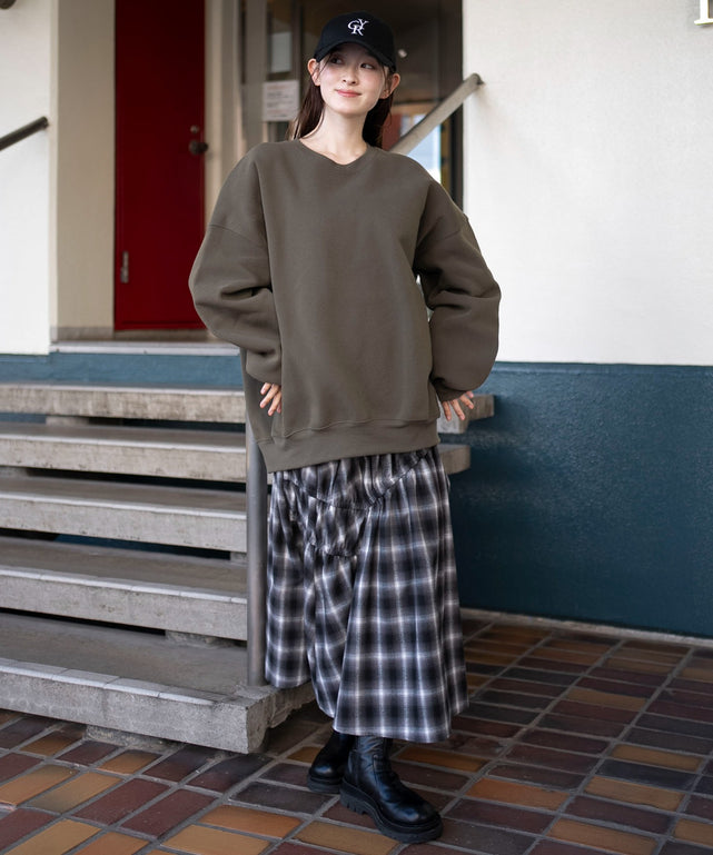 カーキ　モデル：163cm M着用