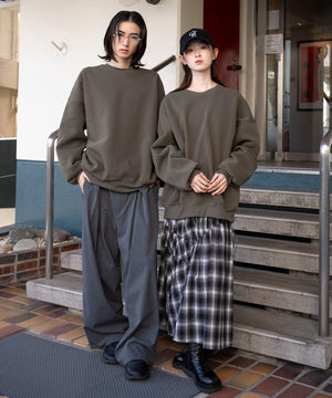 カーキ　モデル：163cm M着用