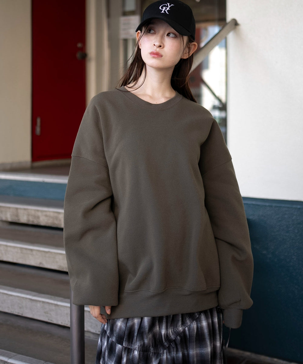 カーキ　モデル：163cm M着用