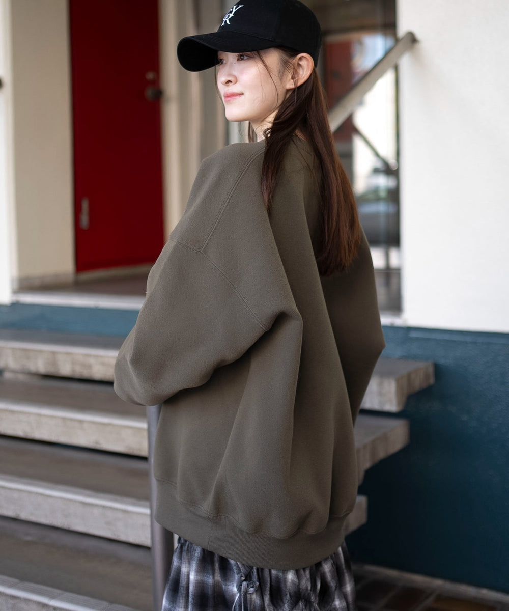 カーキ　モデル：163cm M着用