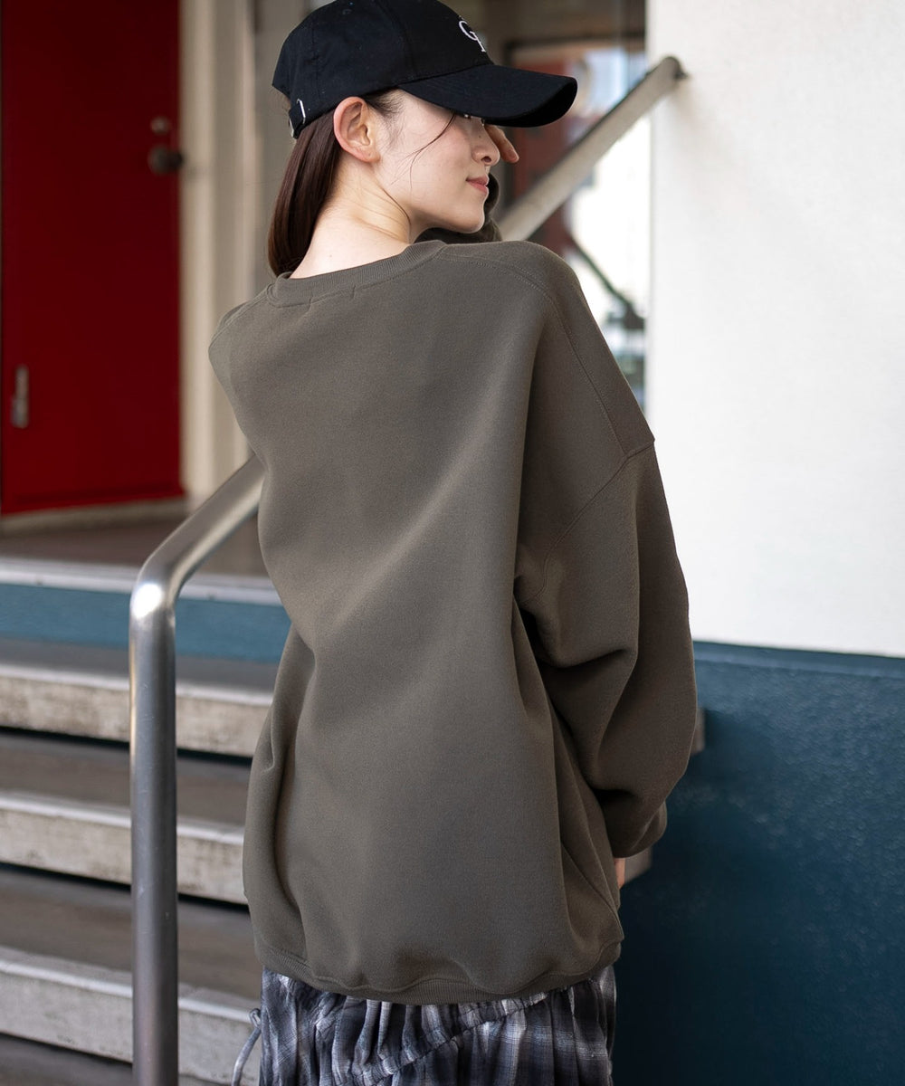 カーキ　モデル：163cm M着用