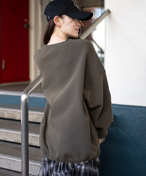 カーキ　モデル：163cm M着用