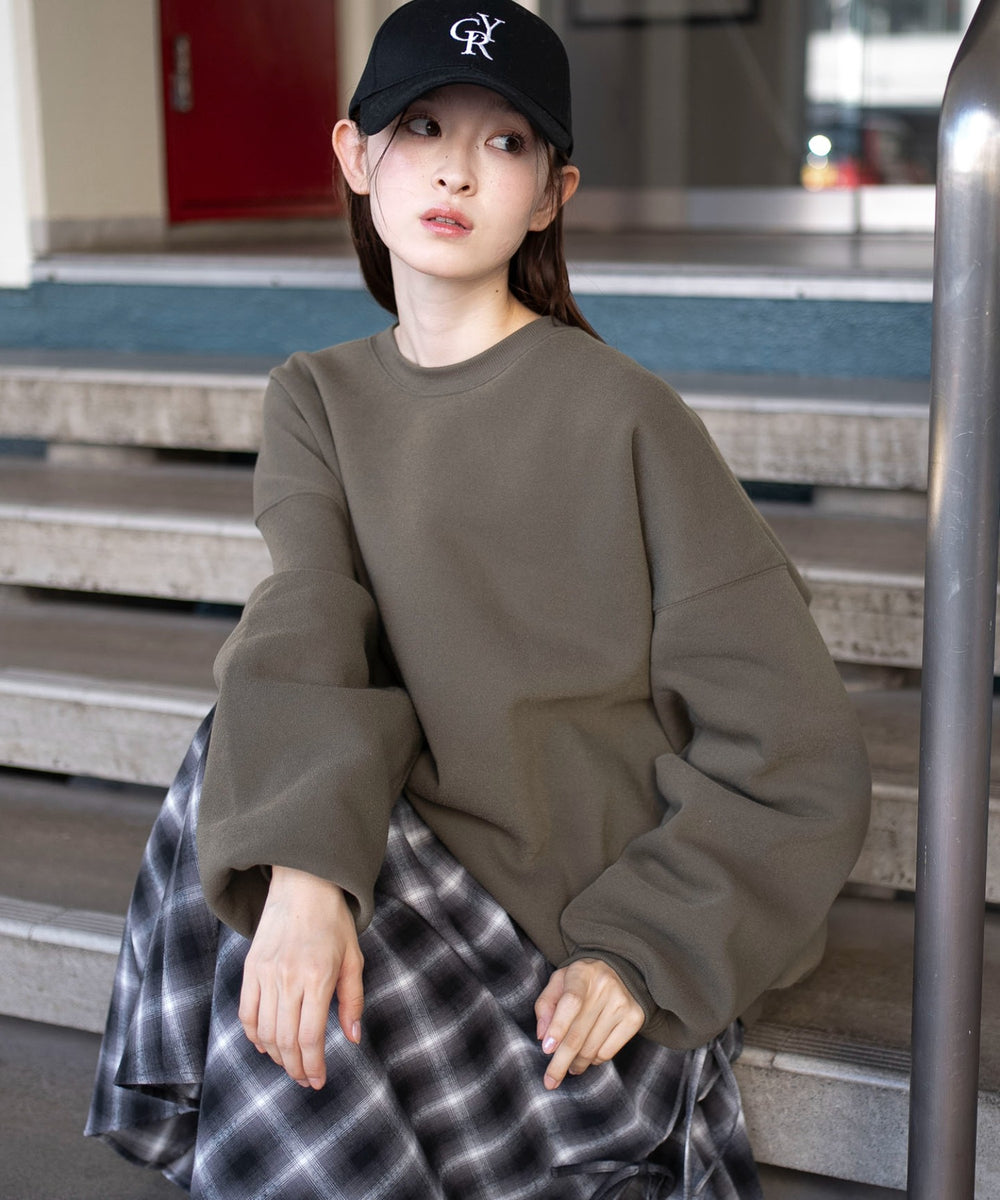 カーキ　モデル：163cm M着用