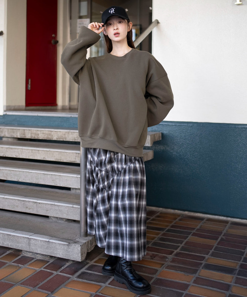 カーキ　モデル：163cm M着用