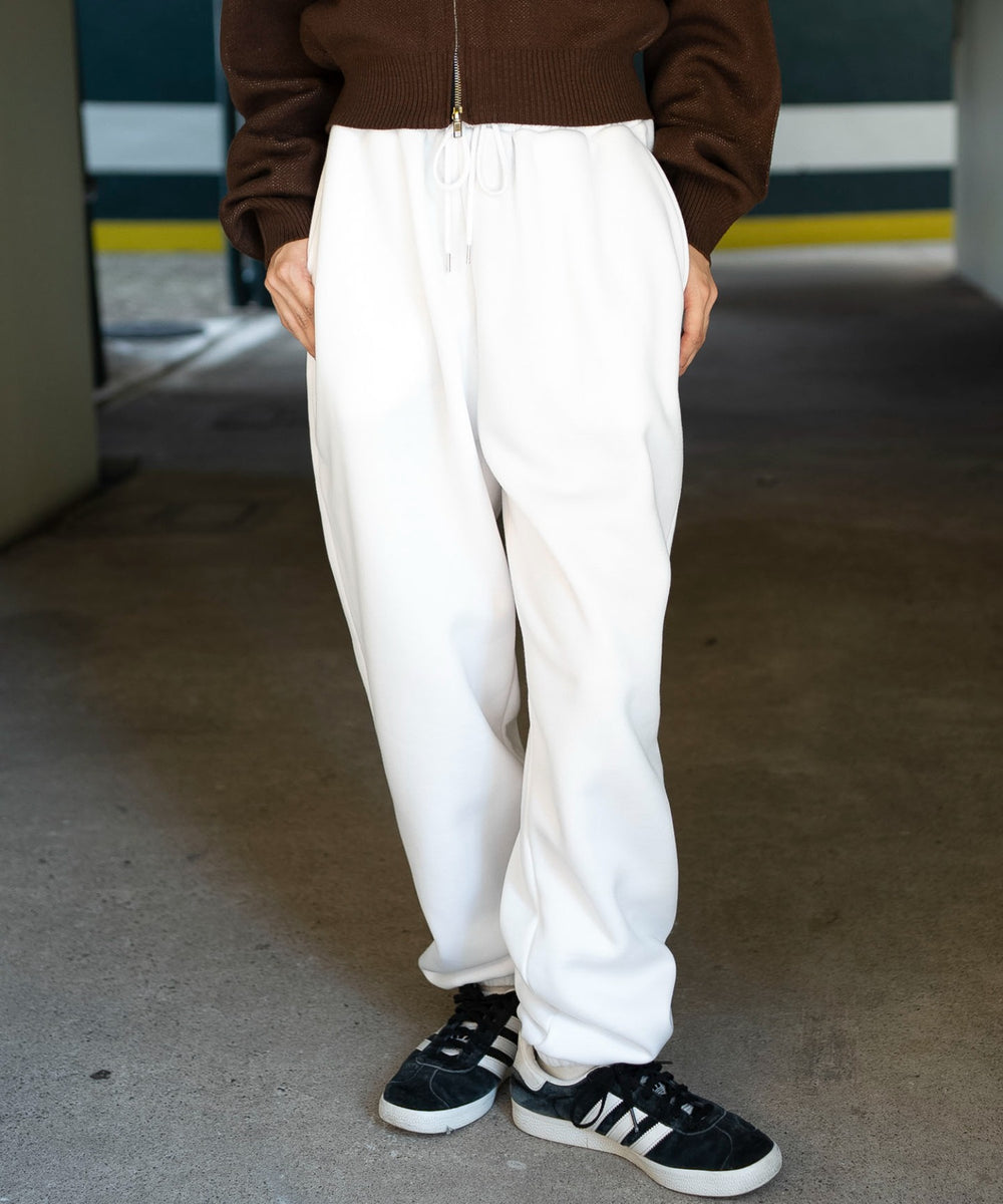 ホワイト　モデル：163cm M着用