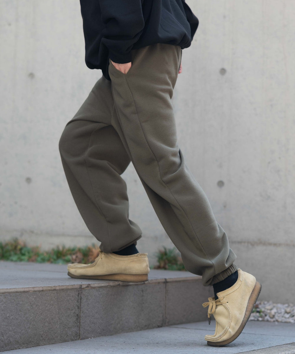 カーキ モデル：175cm L着用