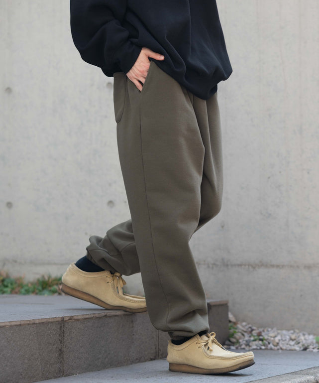 カーキ モデル：175cm L着用