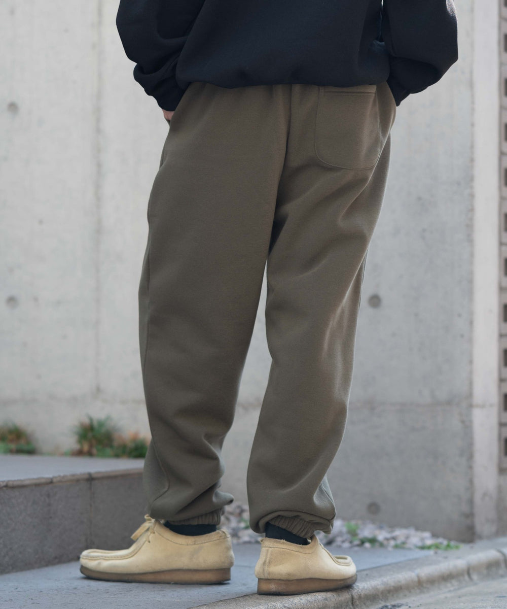 カーキ モデル：175cm L着用