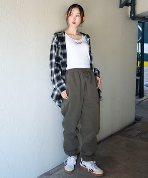 カーキ　モデル：163cm M着用