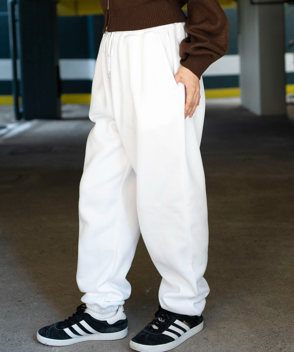 ホワイト　モデル：163cm M着用